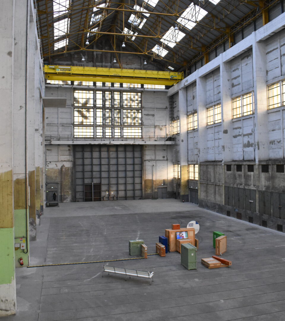 La majestueuse halle de 35 mètres de haut de l’atelier de préfabrication 2 construit en 1949, seul bâtiment des ACF encore entier et debout.