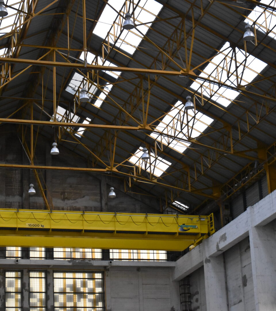 Lors de sa réhabilitation en musée d’art contemporain, un nouveau pont roulant de 30 tonnes a été installé en hommage à l’activité industrielle du site.