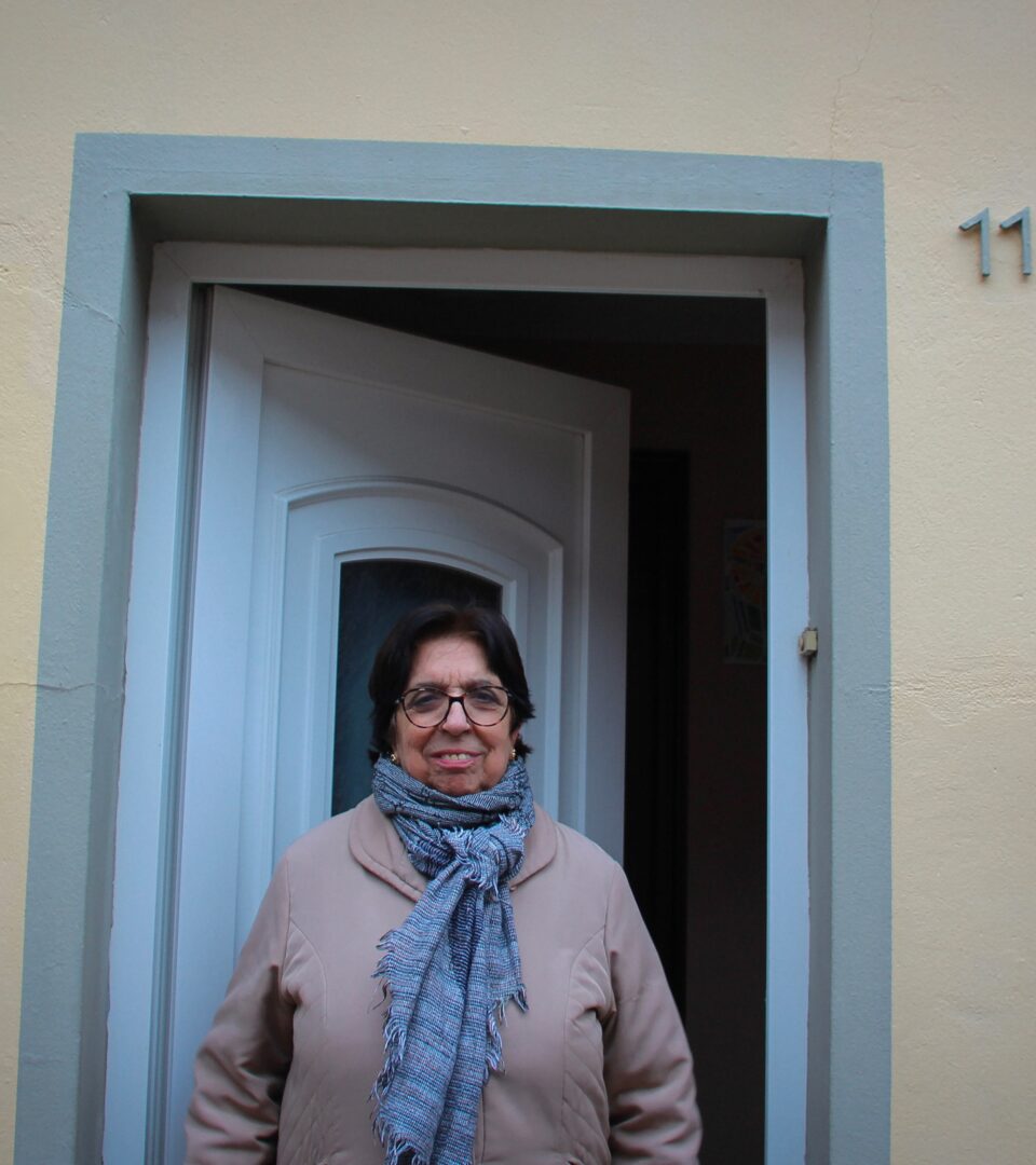 Maria, habitante de la courée Lepers, nourrit l’espoir de sauver la maison où elle vit avec son mari depuis près de cinquante ans.