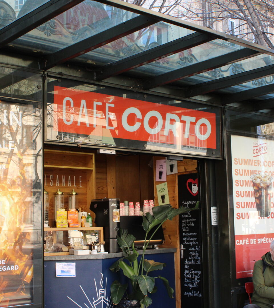 Pour inaugurer son premier point de vente, le torréfacteur Café Corto a choisi un ancien kiosque
de la célèbre avenue du Prado. Un luxe, dans ce quartier huppé où le prix des commerces
s’envole.