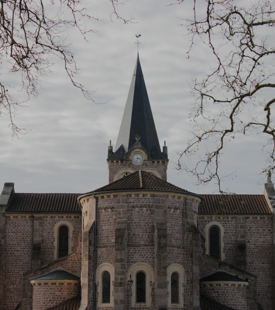L’église Saint-Jean-Baptiste à Lapalisse, elle, accueille encore un office religieux chaque semaine.